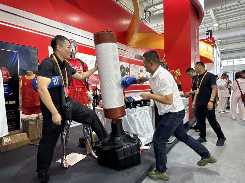 拳力测试、激光射击，服贸会体育服务专题把运动场地搬到展馆